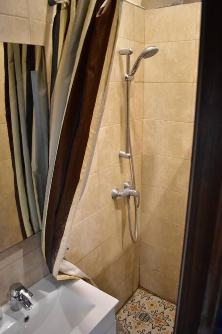 شقة Centre Pied-a-terre Near Food Market And Walking Distance To Bus Terminus