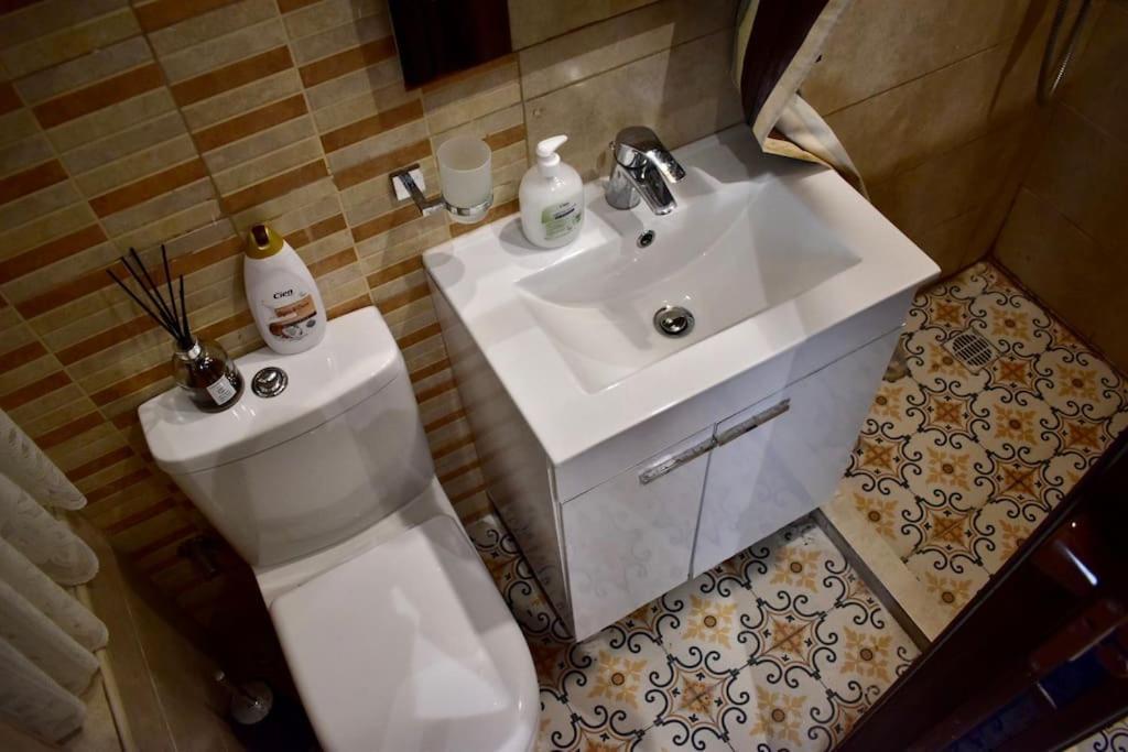 شقة Centre Pied-a-terre Near Food Market And Walking Distance To Bus Terminus *